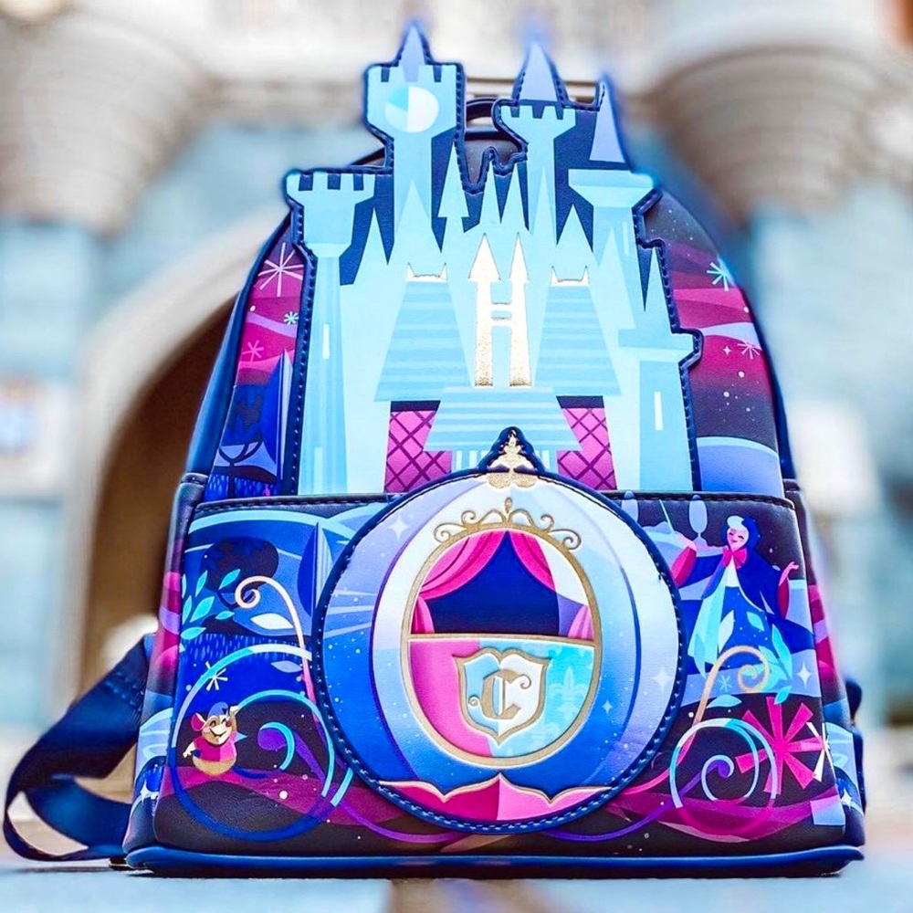 🌟SALE!!🌟 NWT✨LOUNGEFLY Beautiful Cinderella Castle Backpack! - Picture 3 of 4